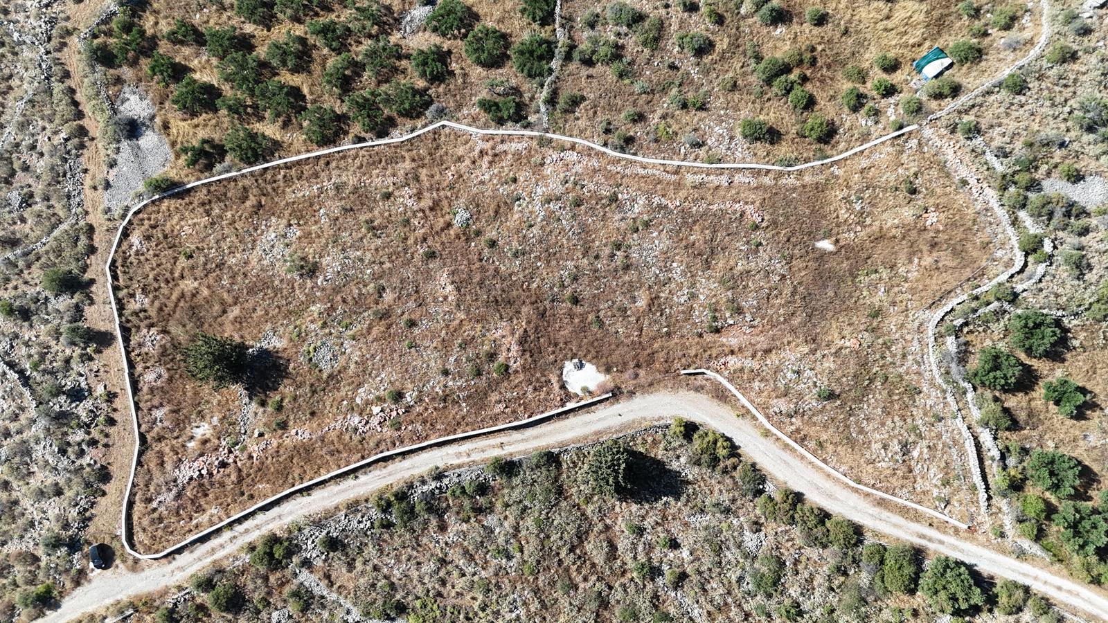 Large Plot with Impressive Unobstructed Sea Views !