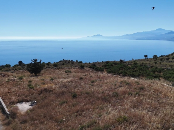 Large Plot with Impressive Unobstructed Sea Views !