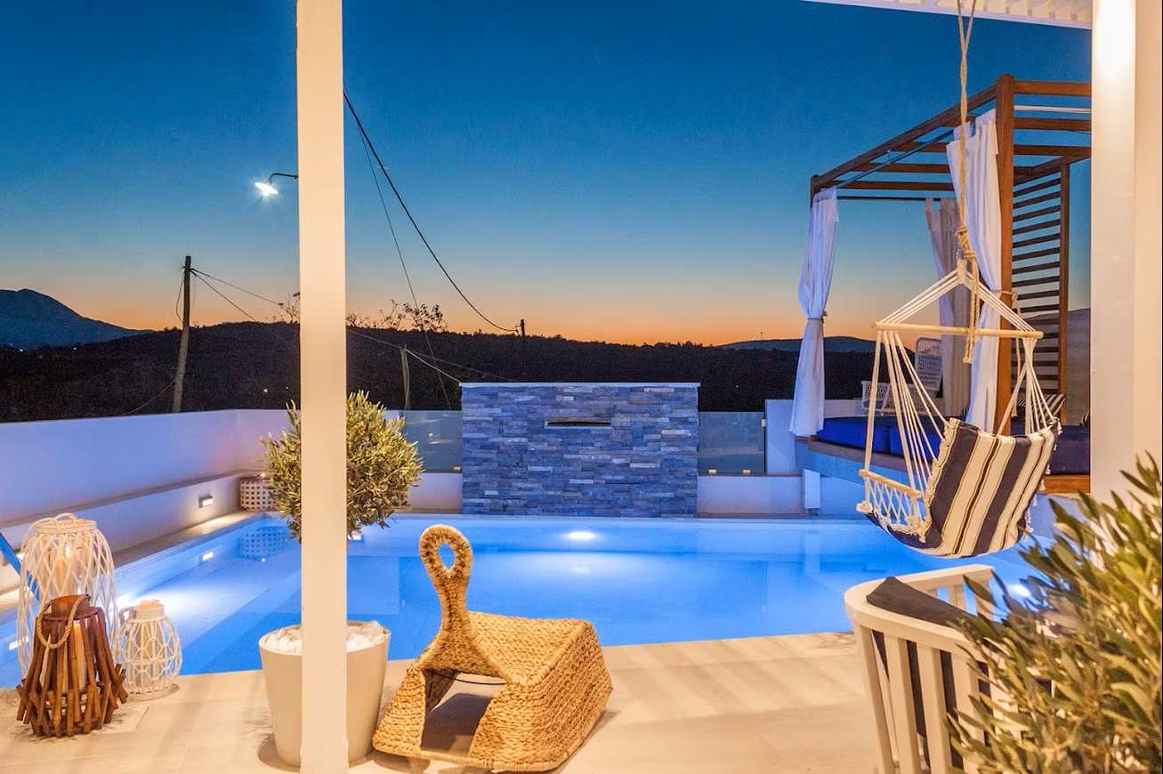 Modern villa in Vamos Village overlooking White Mountains !