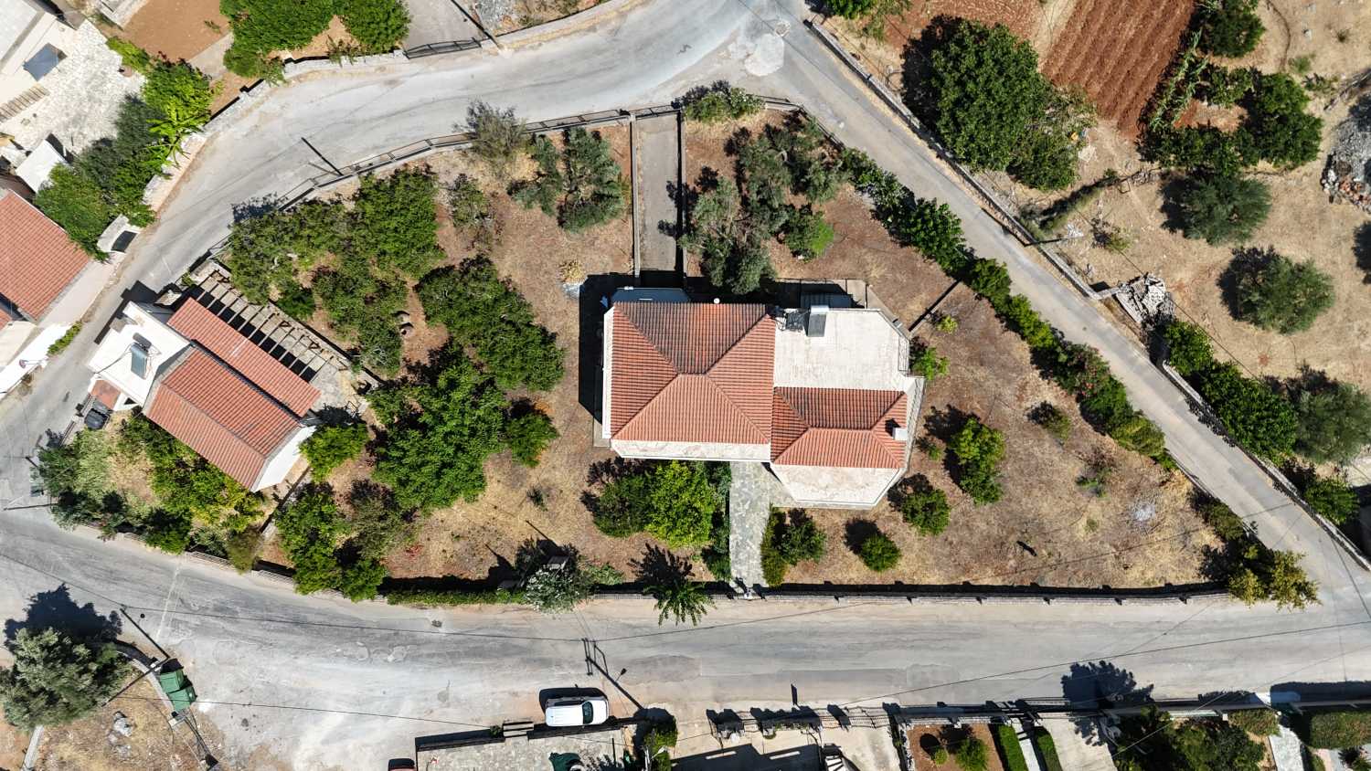 Spacious House in the Center of Litsarda Village !